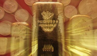 Altında 12 yılın en büyük düşüşü