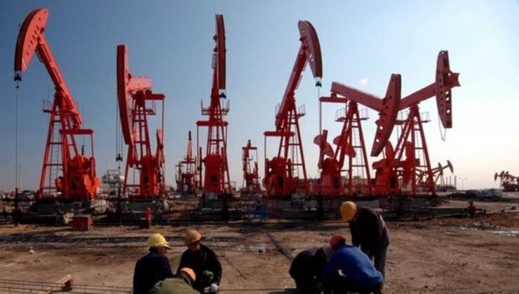 Petrol artan arz endişeleriyle düşüşte