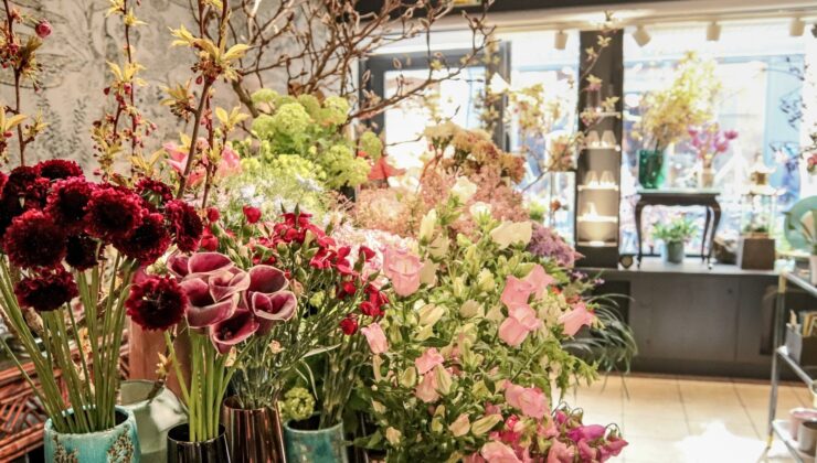 Çiçekçilerde 14 Şubat Mesaisi: Her Bütçeye Uygun Seçenek Var